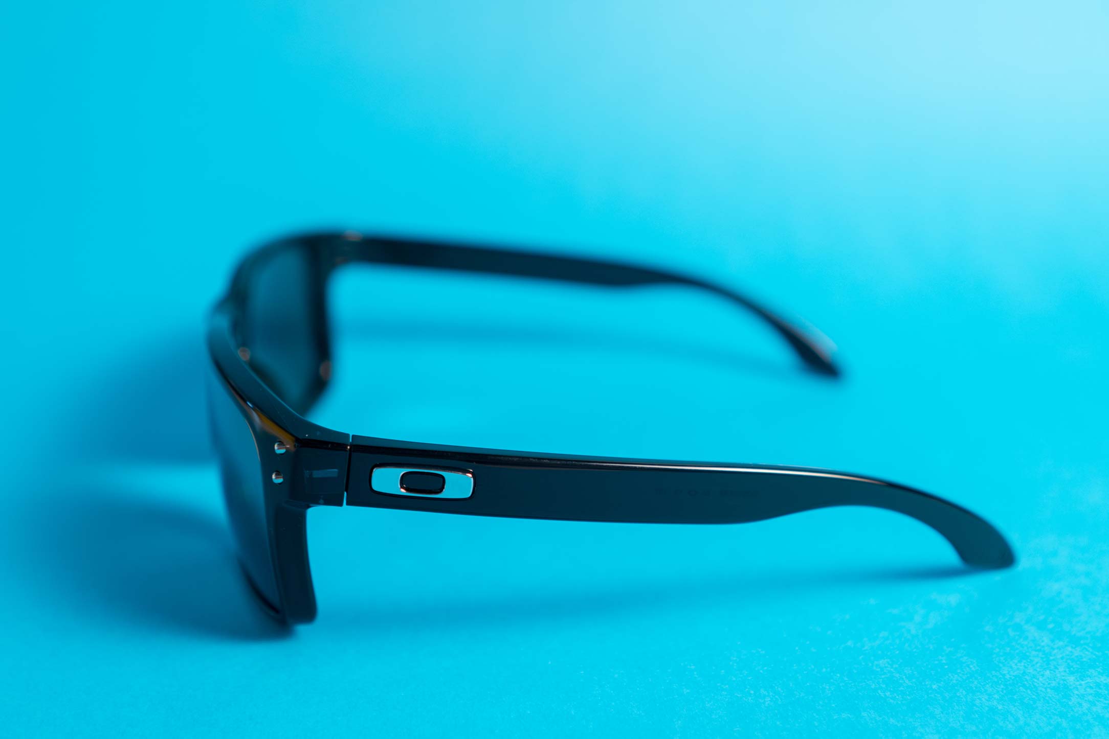 Ako rozoznať pravé Oakley slnečné okuliare brand logo